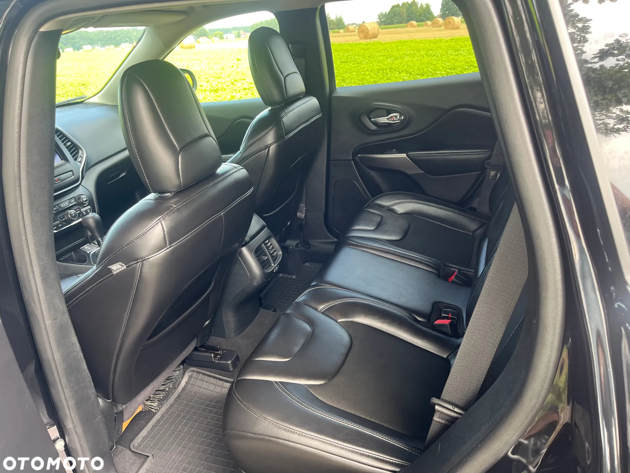 Jeep Cherokee - 20