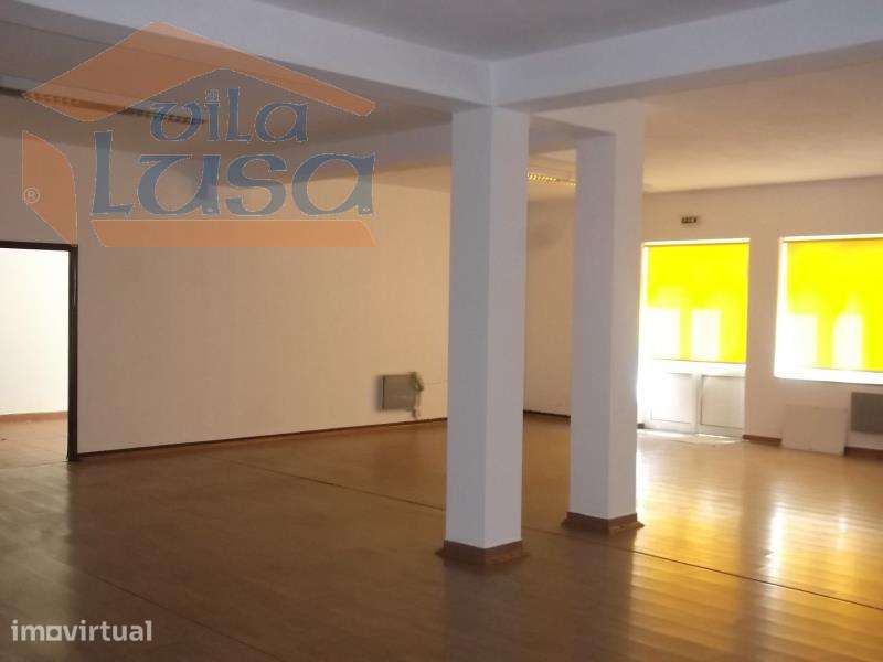 Loja em rés-do-chão com 170m2 no centro de Abraveses.Para visitar o... - Grande imagem: 2/15