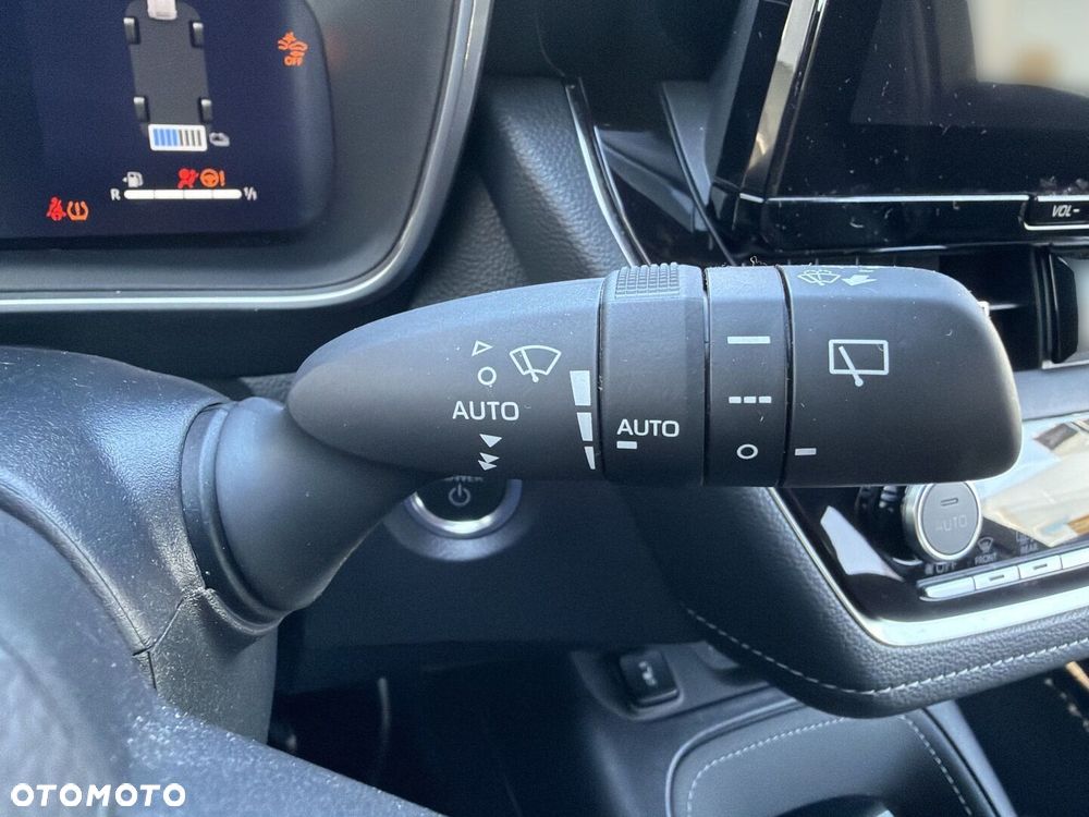 Toyota Corolla 1.8 Hybrid Style - 17