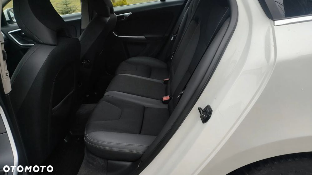 Volvo V60 D5 AWD Geartronic Momentum - 16