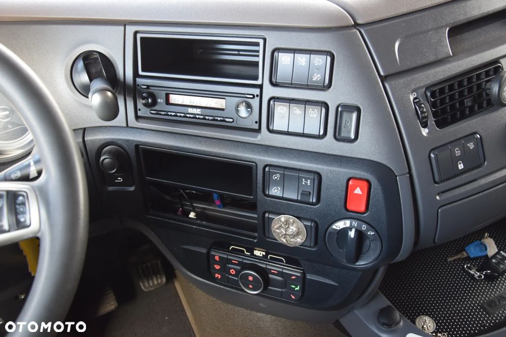 DAF XF530 / SUPER SPACE CAB / HYDRAULIKA / RETARDER / KLIMATYZACJA POSTOJOWA / ACC / NAWIGACJA / KLIMA / LEDY / FULL SPILERY / FULL OPCJA / WERSJA PREMIUM / SERWISOWANY / SPROWADZONY - 31