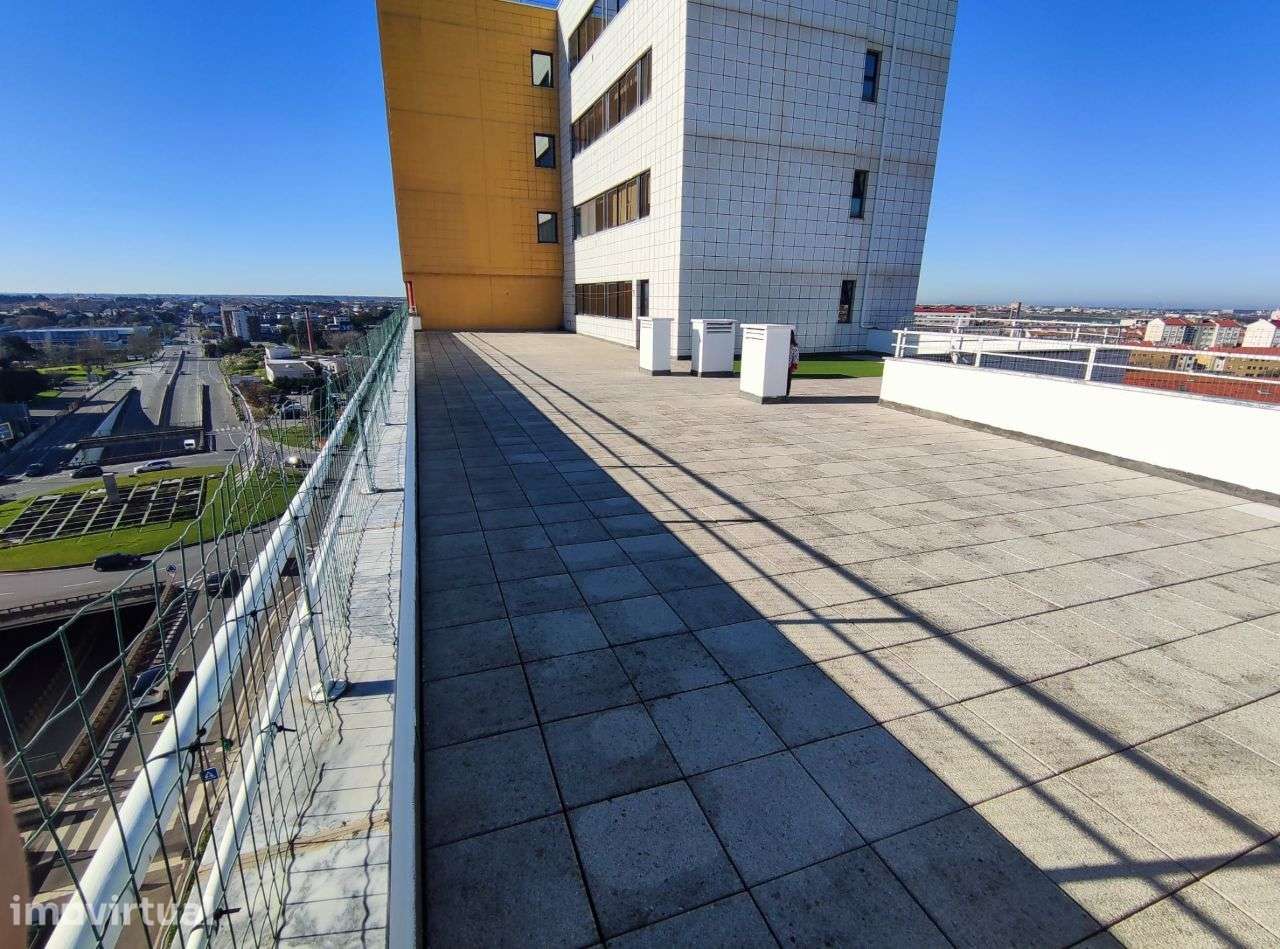 T2 junto ao glicinias com 196m2 de terraço - Grande imagem: 2/21