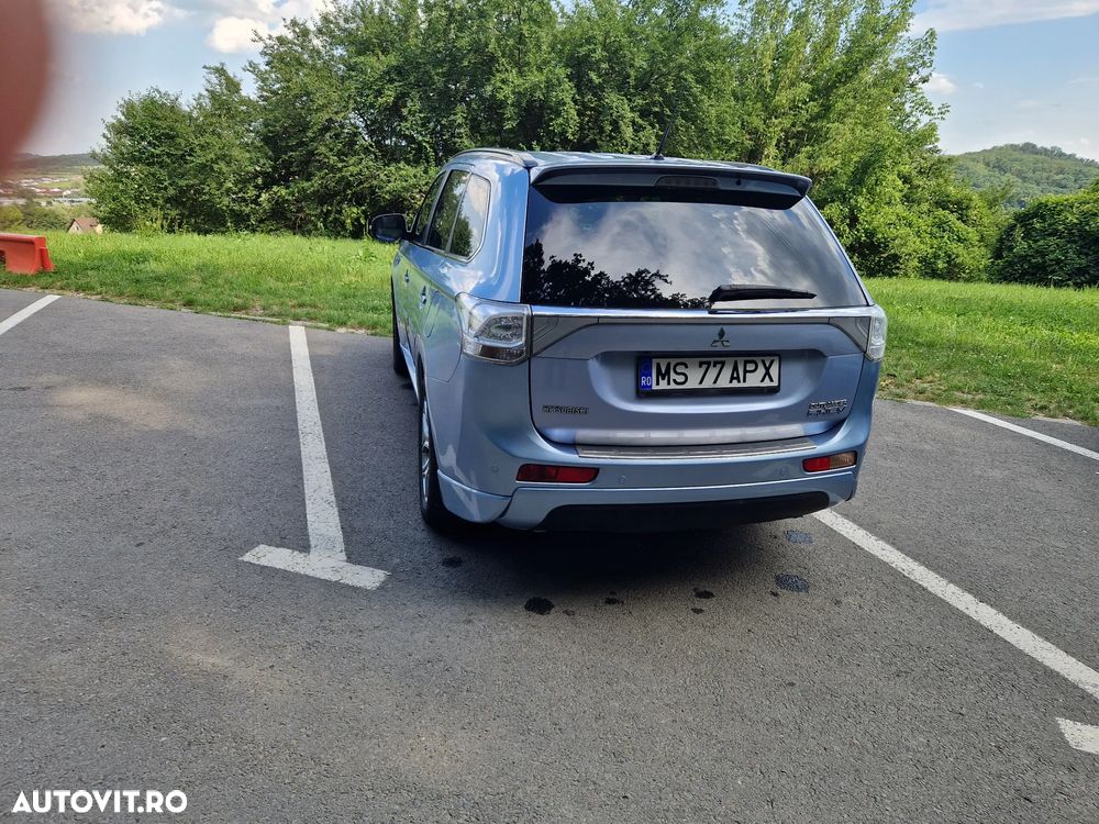 Mitsubishi Outlander 2.0 4WD Plug-In Hybrid Plus - 15