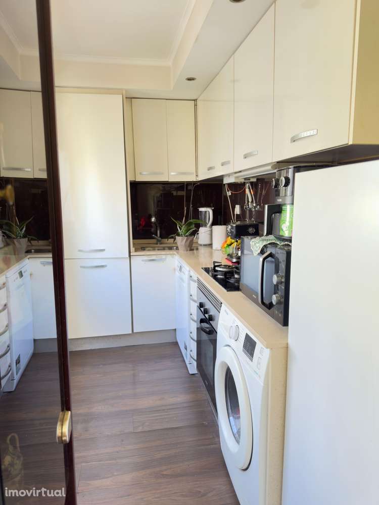 T2 Remodelado, com Logradouro privado com 45m2,  no Pragal em Almada! - Grande imagem: 4/24