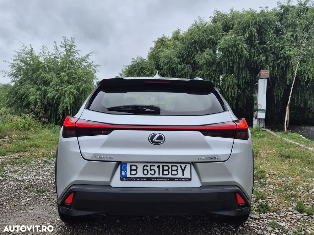 Lexus UX 250h 2.0L HEV 20H- (178 HP) 4X2 CVT Business - 5
