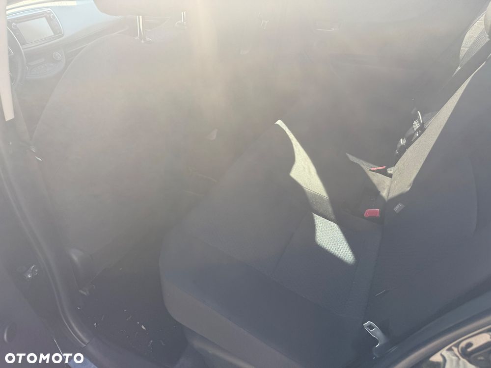 Toyota Yaris Hybrid 100 Sol - 16