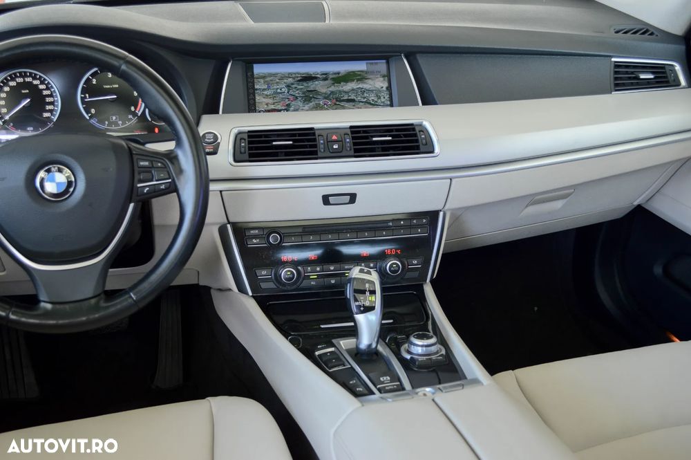 BMW Seria 5 520d Aut. Luxury Line - 30