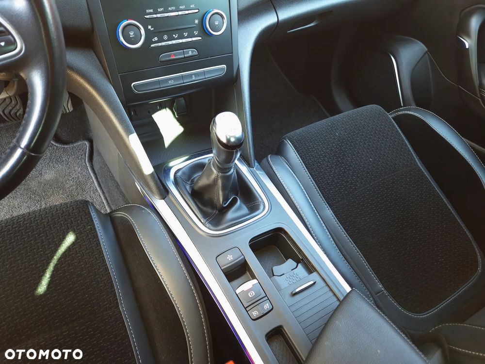 Renault Megane TCe 140 GPF GT LINE - 19