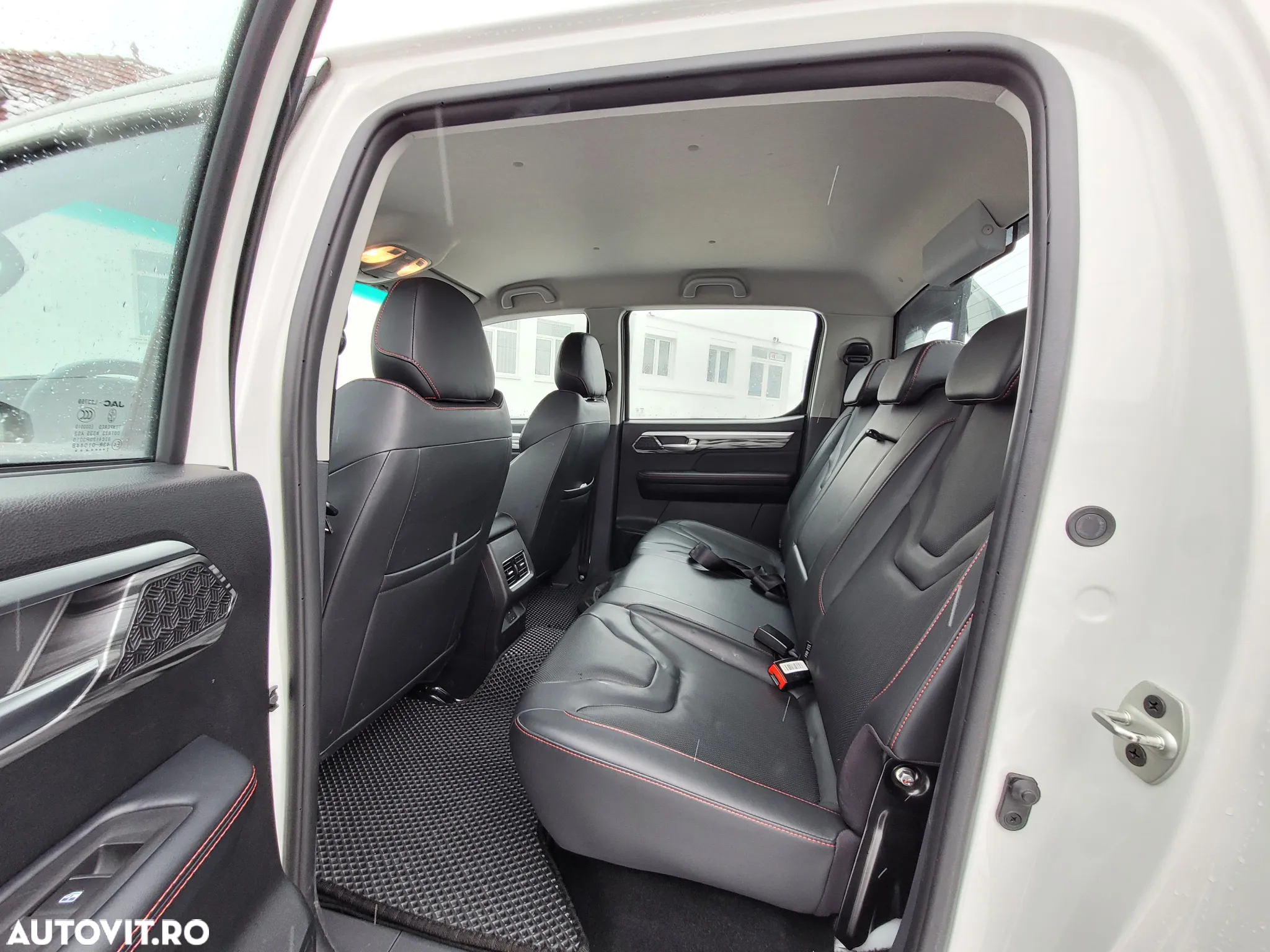 JAC T8 - 10