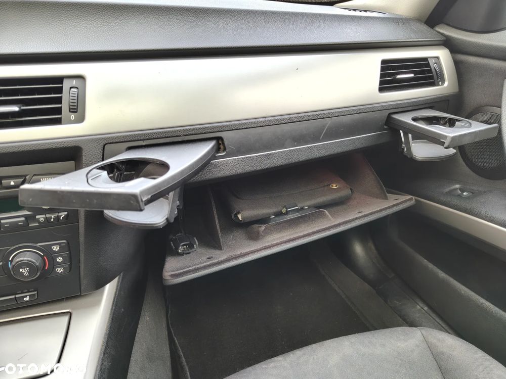 BMW Seria 3 318i - 34