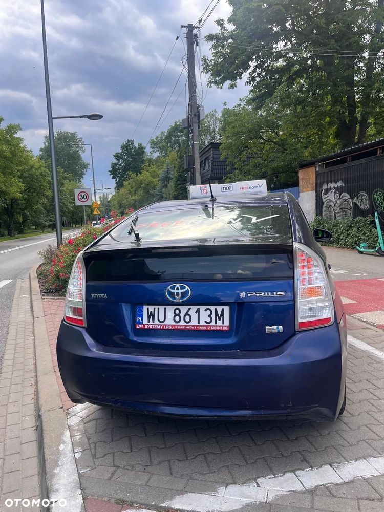 Toyota Prius 1.8 HSD Sol - 11