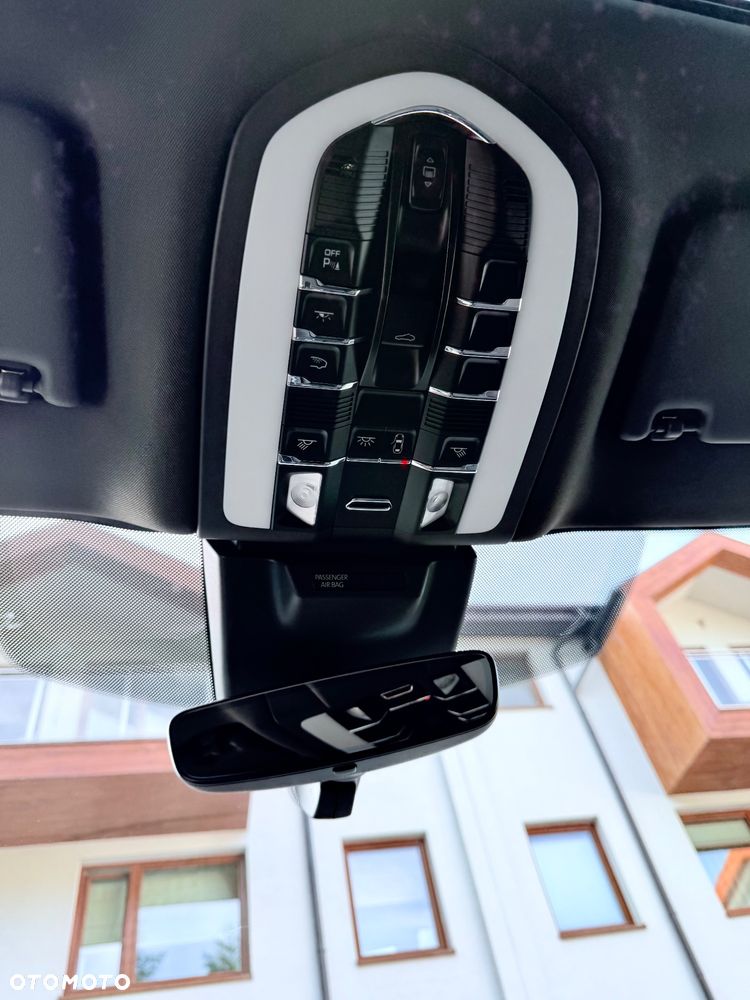 Porsche Macan T - 19