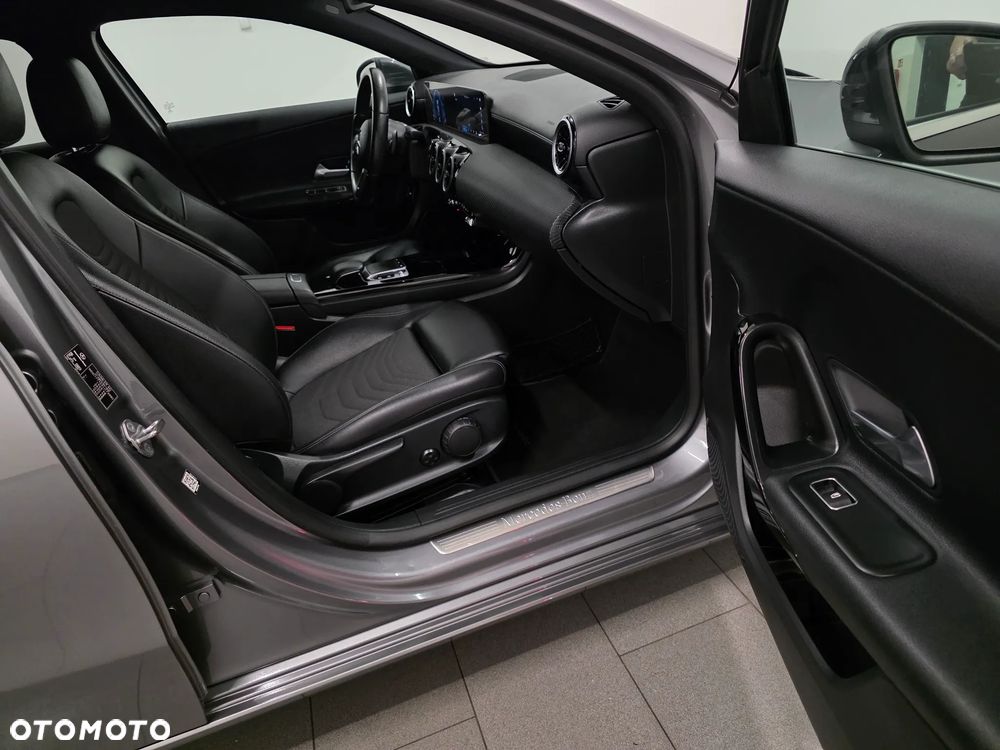 Mercedes-Benz Klasa A 180 d 7G-DCT AMG Line - 32