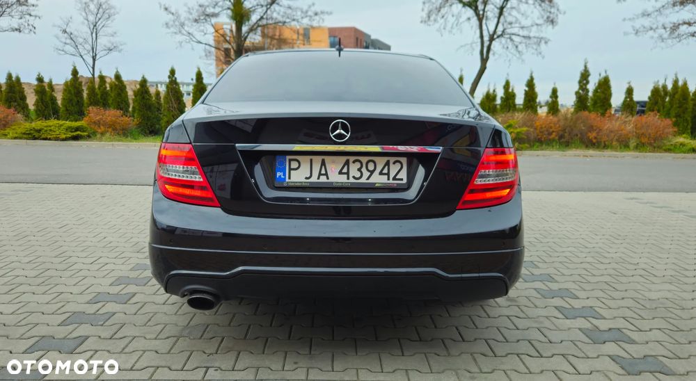 Mercedes-Benz Klasa C 200 CGI BlueEff Avantgarde - 11