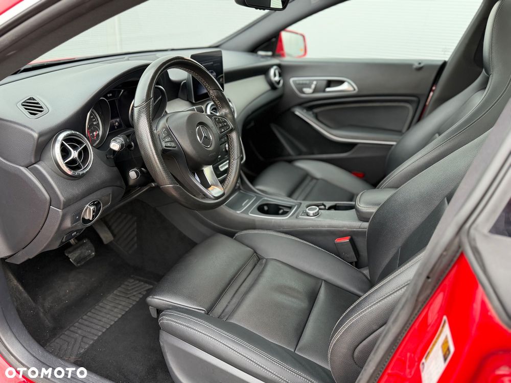 Mercedes-Benz CLA 250 4Matic 7G-DCT AMG Line - 12