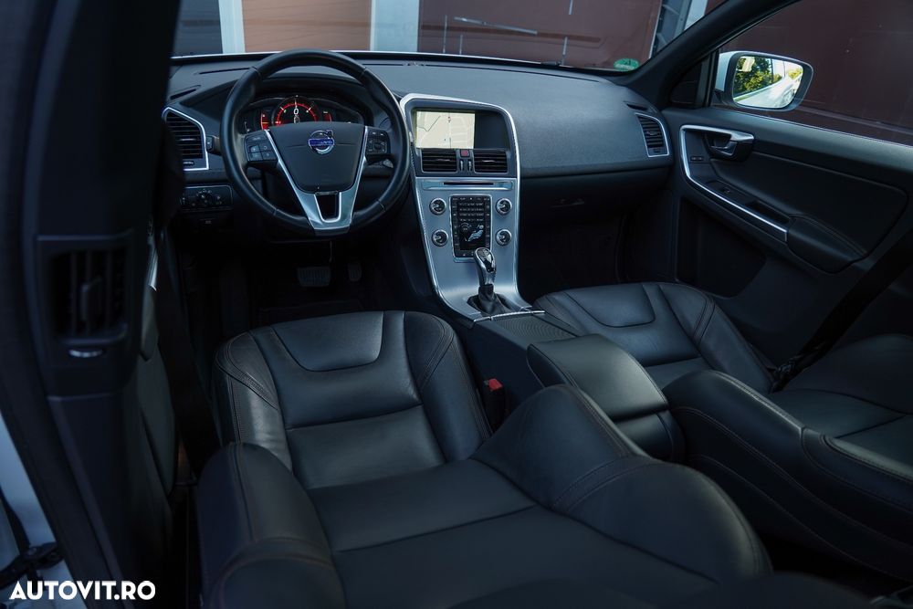 Volvo XC 60 D5 AWD Geartronic Summum - 30