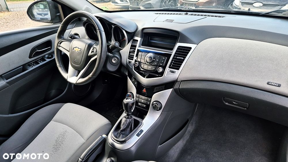 Chevrolet Cruze 1.6 LS - 35