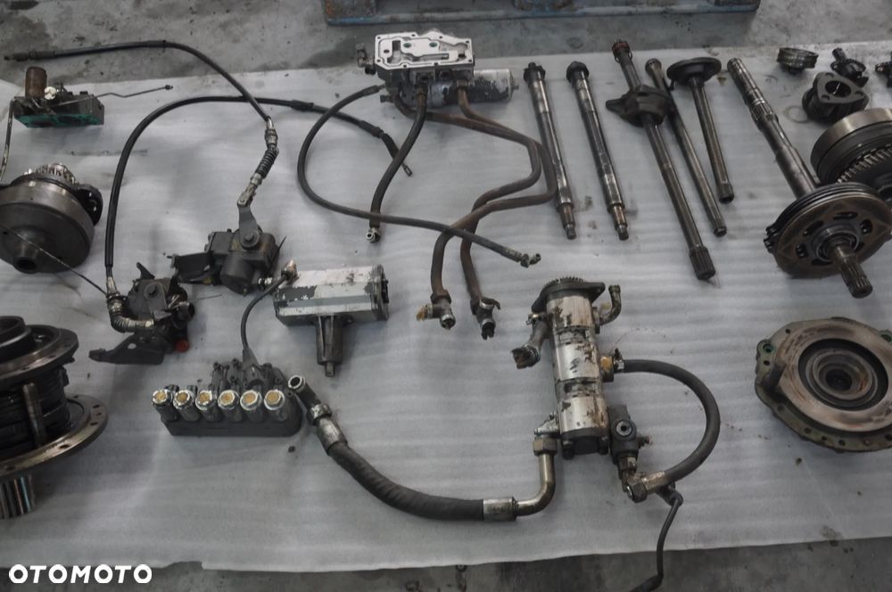 Wom koło talerzowe pompa rozdzielacz Massey Ferguson 7480 - 10