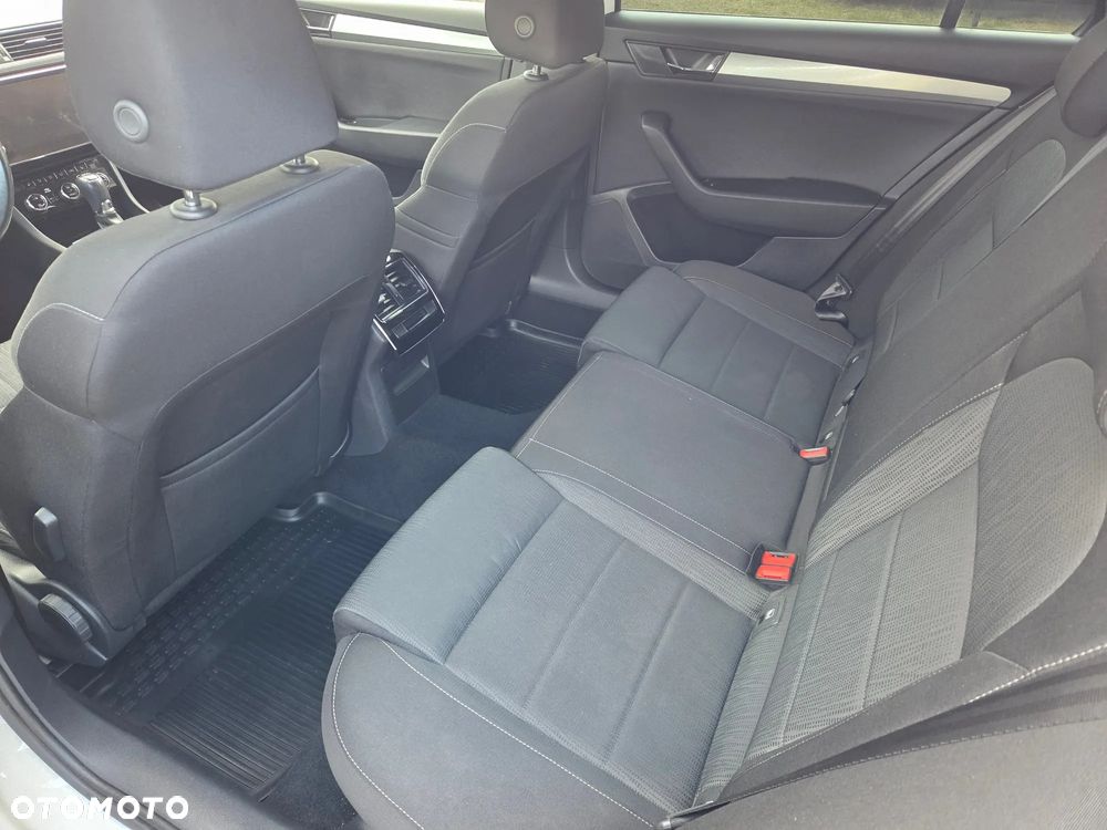 Skoda Superb 2.0 TDI Ambition DSG7 - 9