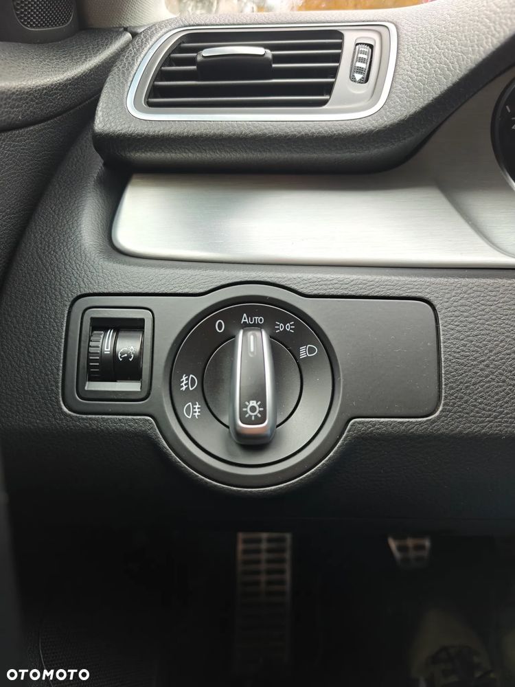 Volkswagen Passat 2.0 TDI Highline - 16