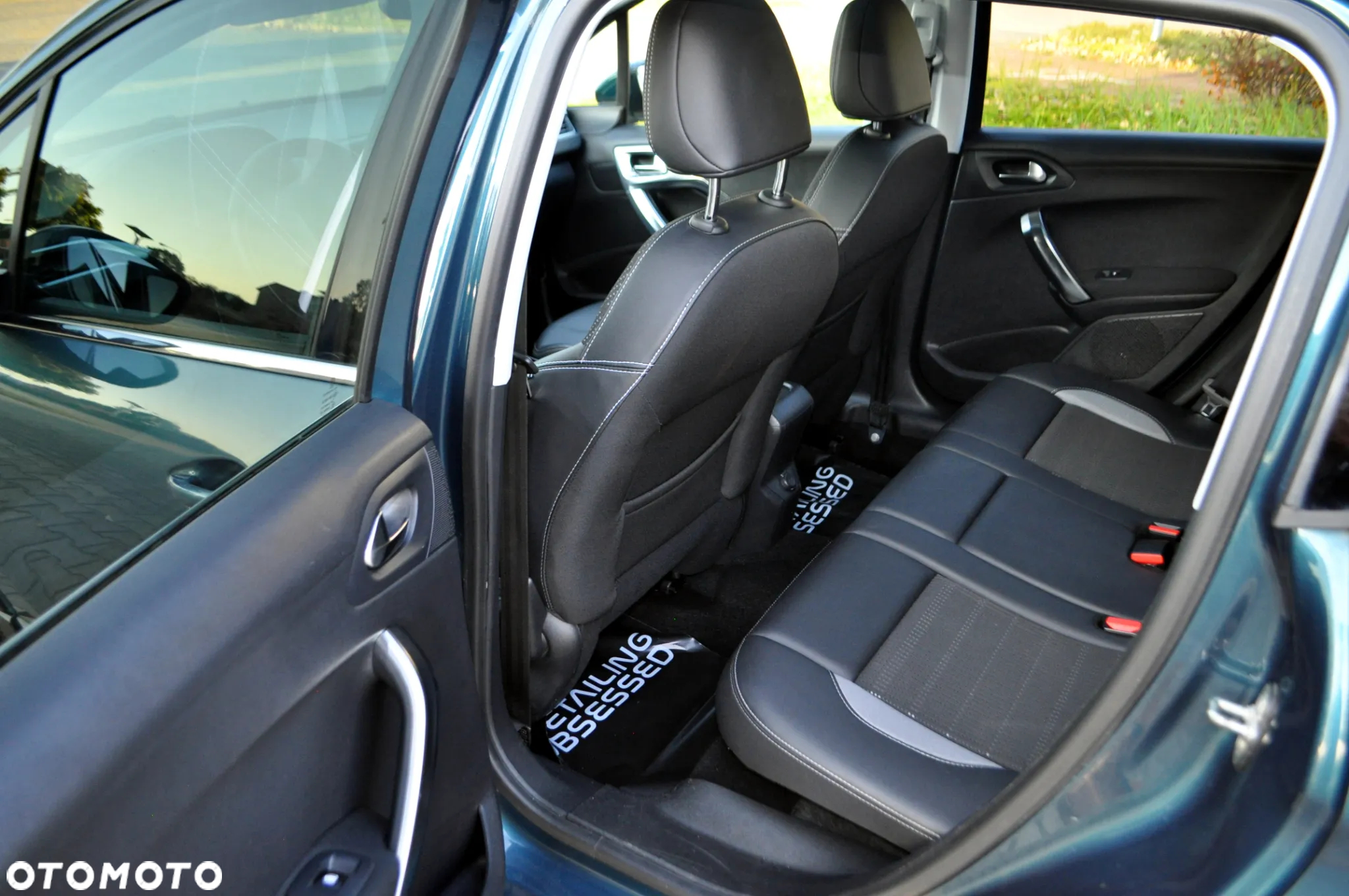 Peugeot 2008 1.6 BlueHDi Allure S&S - 21