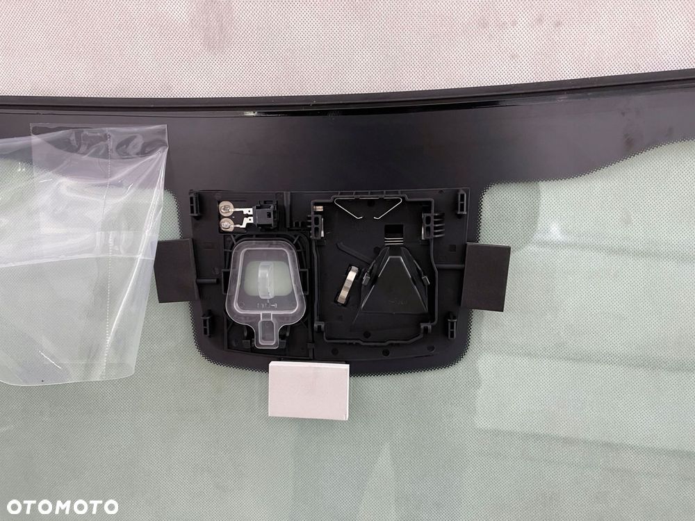 mercedes c w205 coupe szyba przednia hud po 2016 - 5