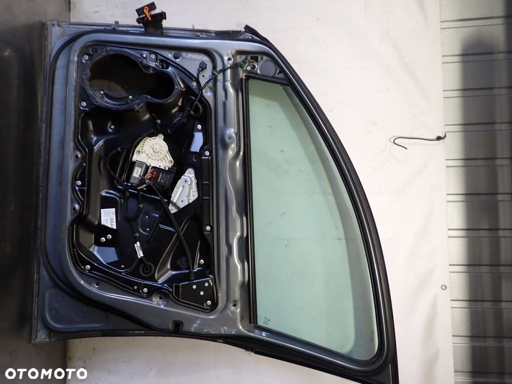 DRZWI PRAWY PRZÓD VOLKSWAGEN PASSAT B6 - 4