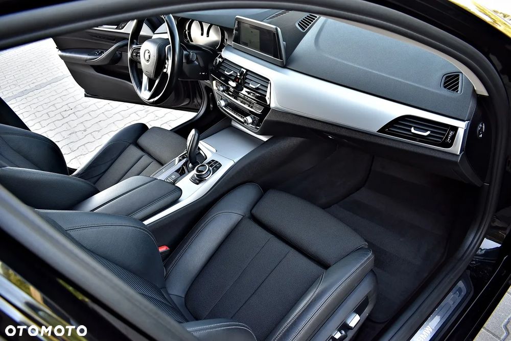 BMW Seria 5 520i - 34