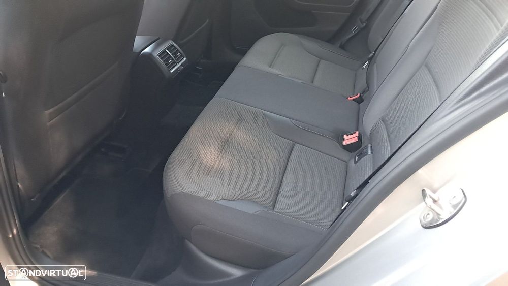VW Golf 1.6 TDI Confortline - 20