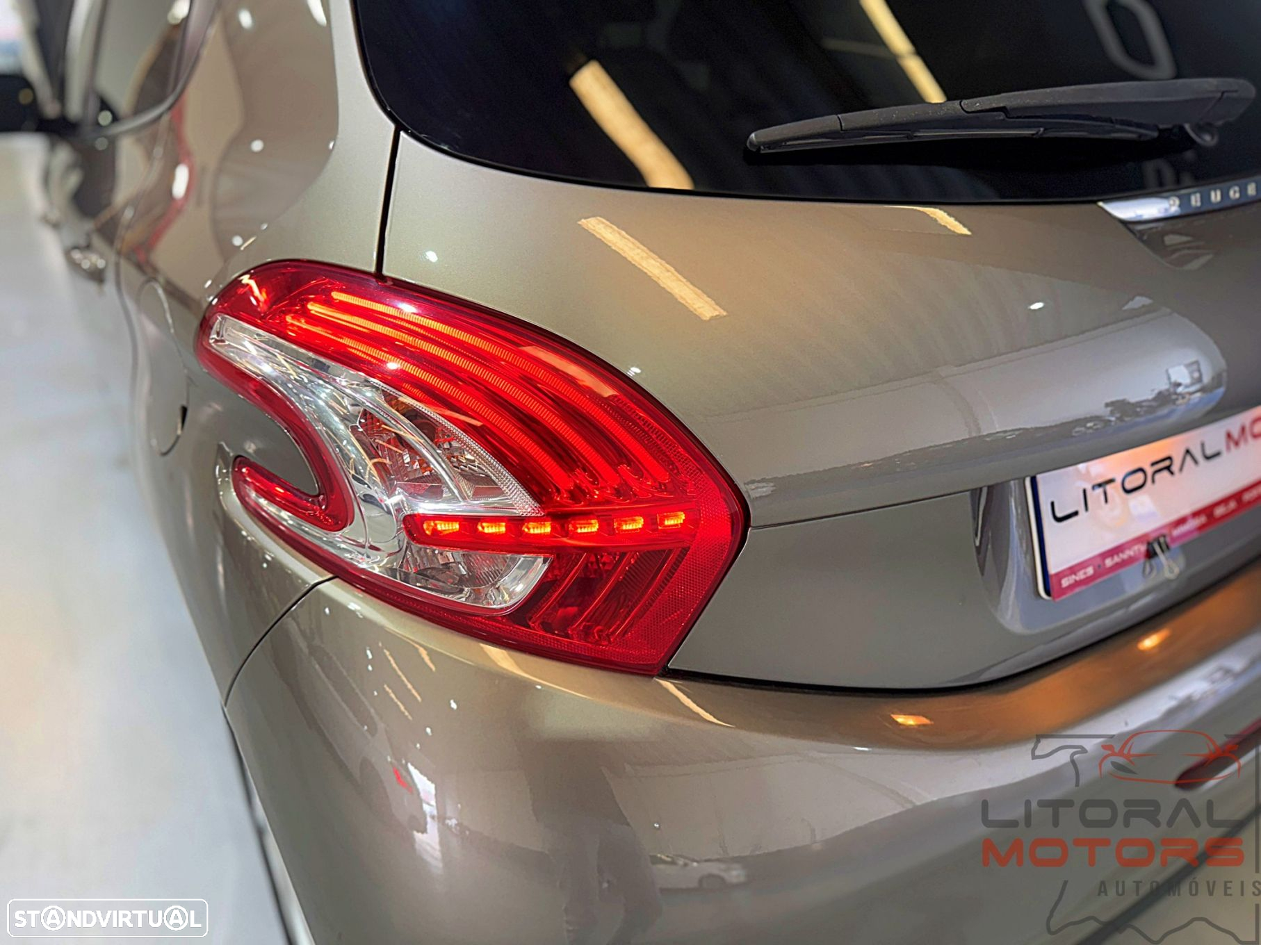 Peugeot 208 1.2 VTi SE Style - 8