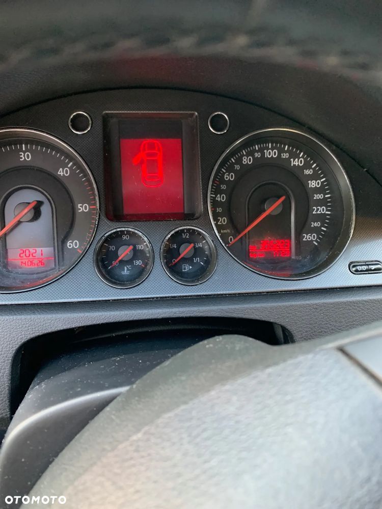 Volkswagen Passat 2.0 TDI DPF Trendline - 13