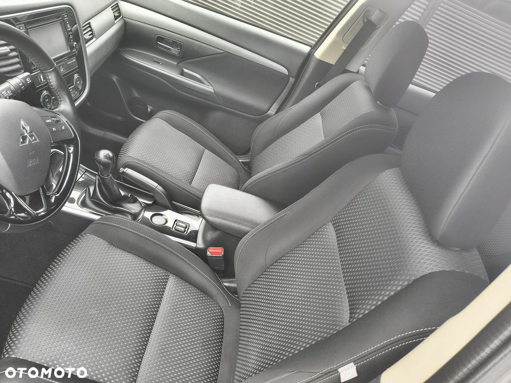 Mitsubishi Outlander - 17