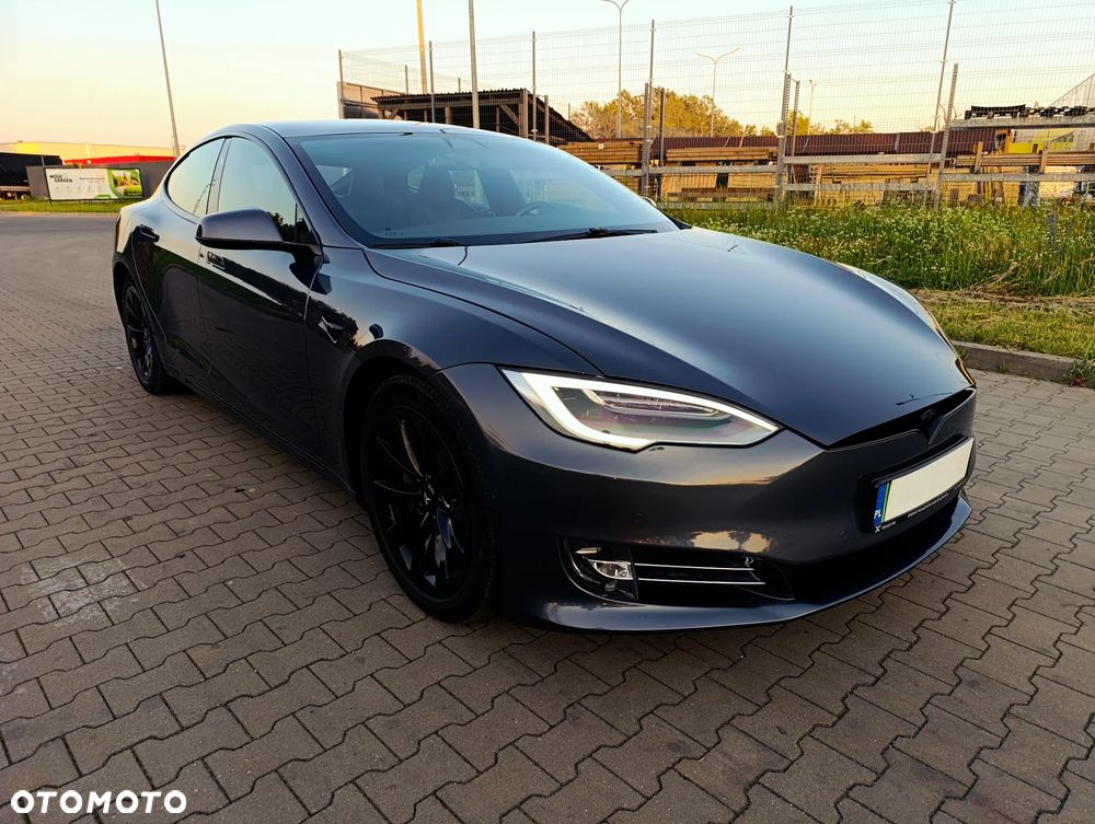 Tesla Model S - 23