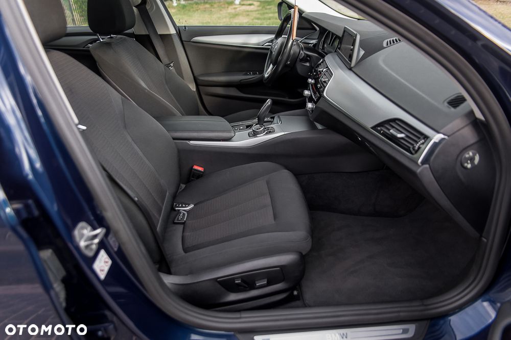 BMW Seria 5 525d - 28