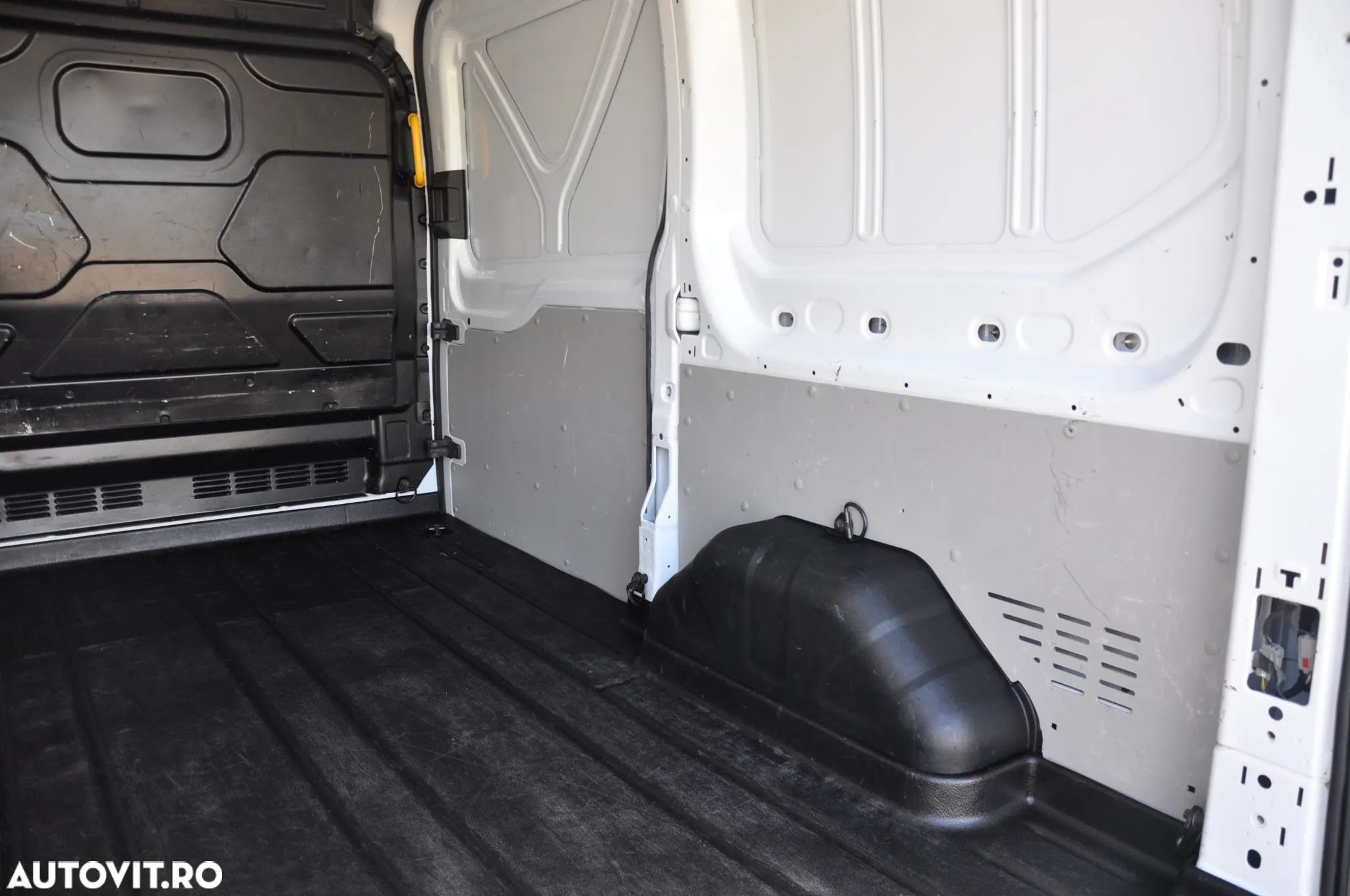 Ford Transit L2H2 Van - 10