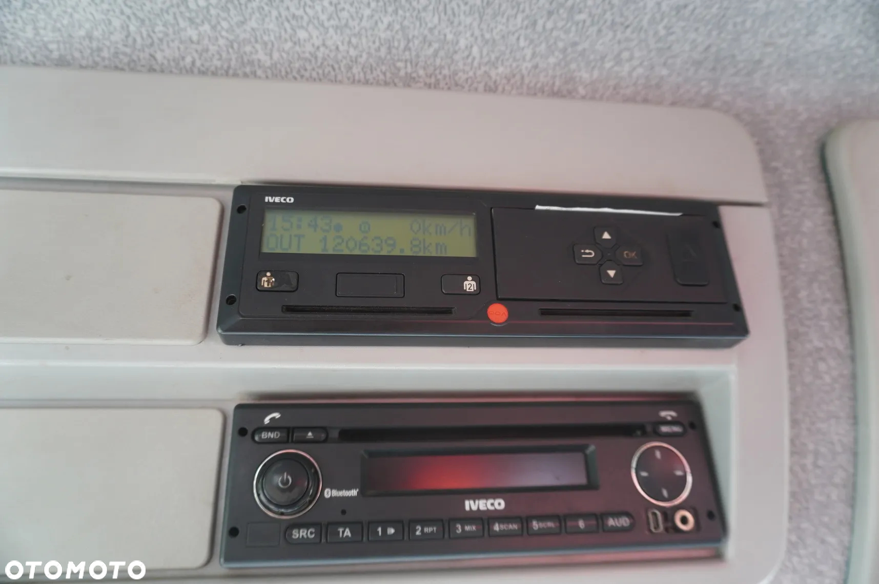 Iveco Eurocargo 160-250 / HDS Fassi F95 / 120 tys. km / wywrotka 3-stronna - 2