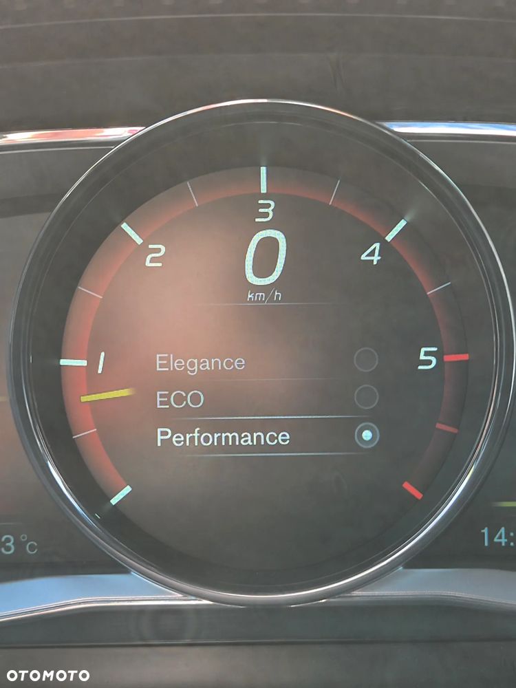 Volvo XC 60 D4 AWD R-Design Momentum - 24