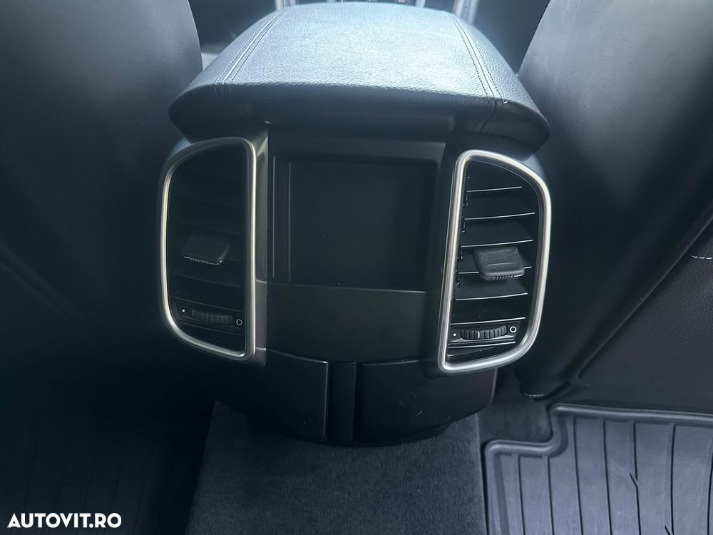 Porsche Cayenne Platinum Edition - 25