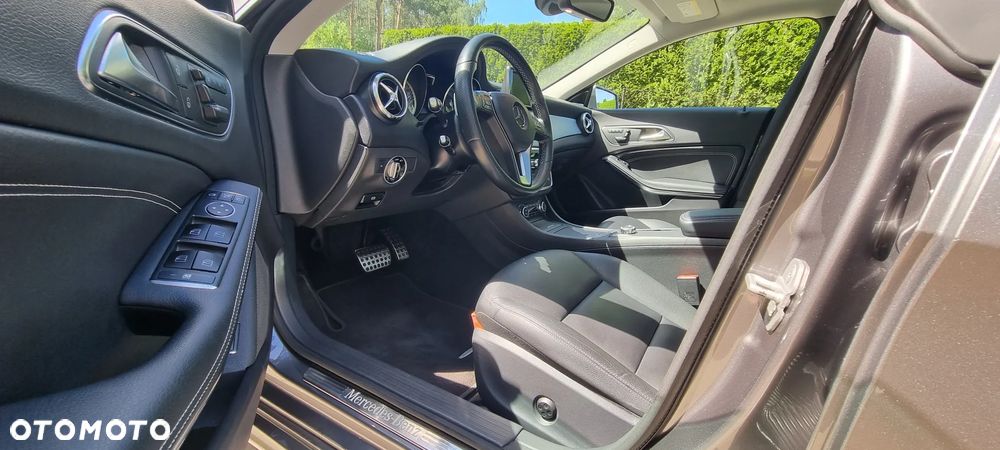 Mercedes-Benz CLA 250 4Matic 7G-DCT UrbanStyle Edition - 32