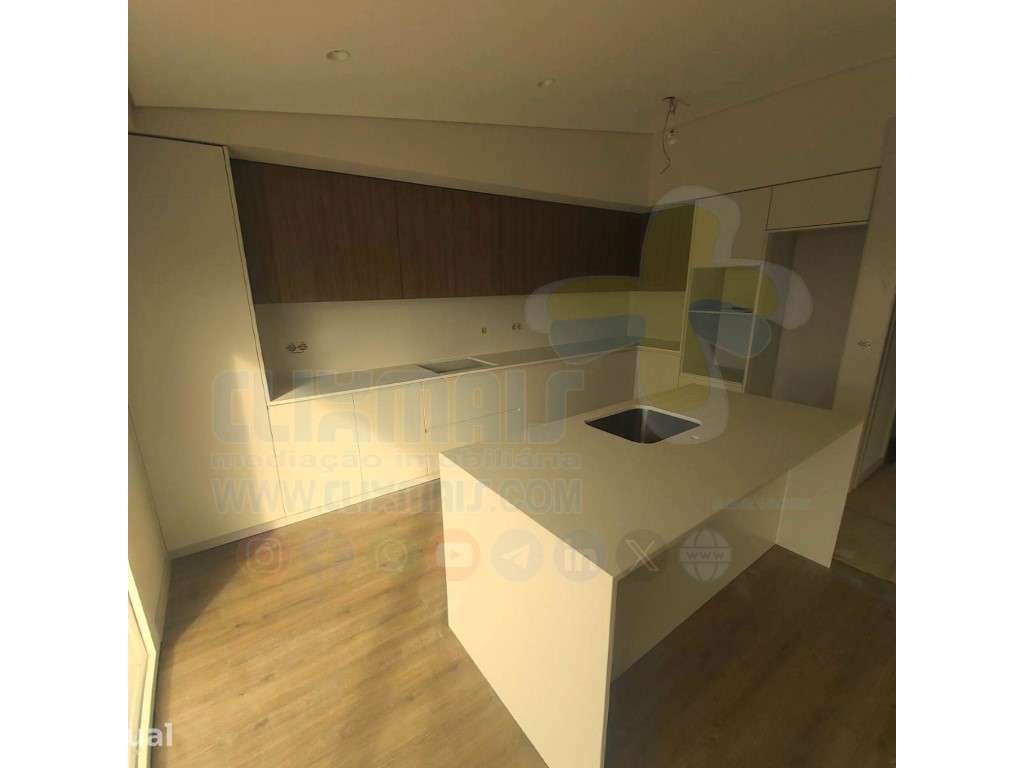 Apartamento T3 no centro de Braga, com lugar de garagem para 2 carros - Grande imagem: 3/31