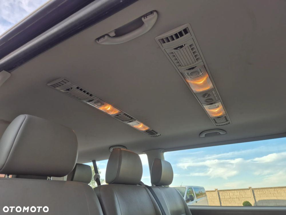 Volkswagen Caravelle - 7