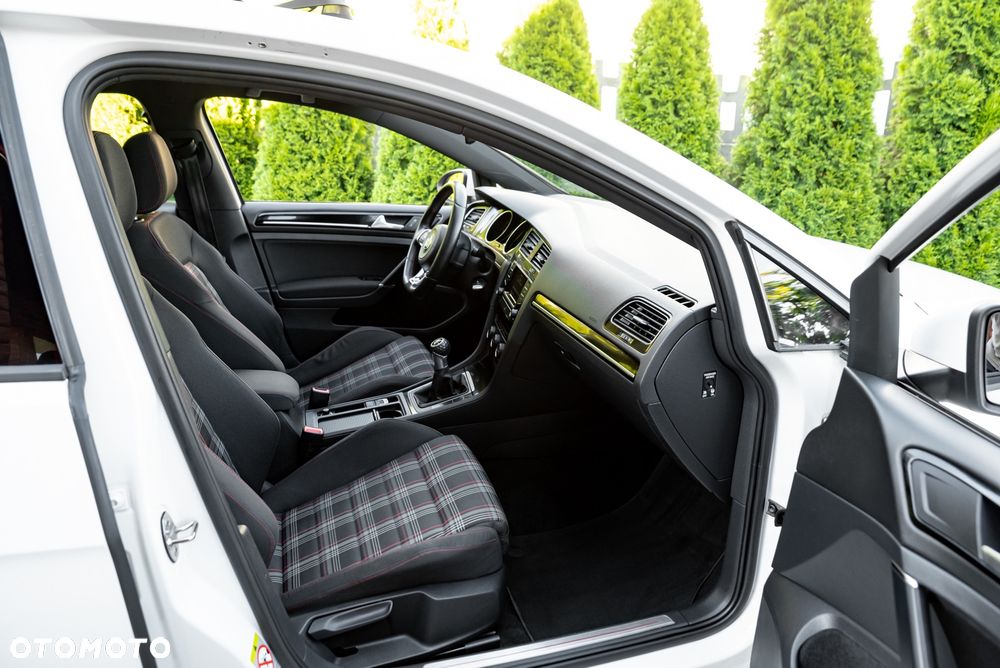 Volkswagen Golf 2.0 TSI BMT GTI - 25