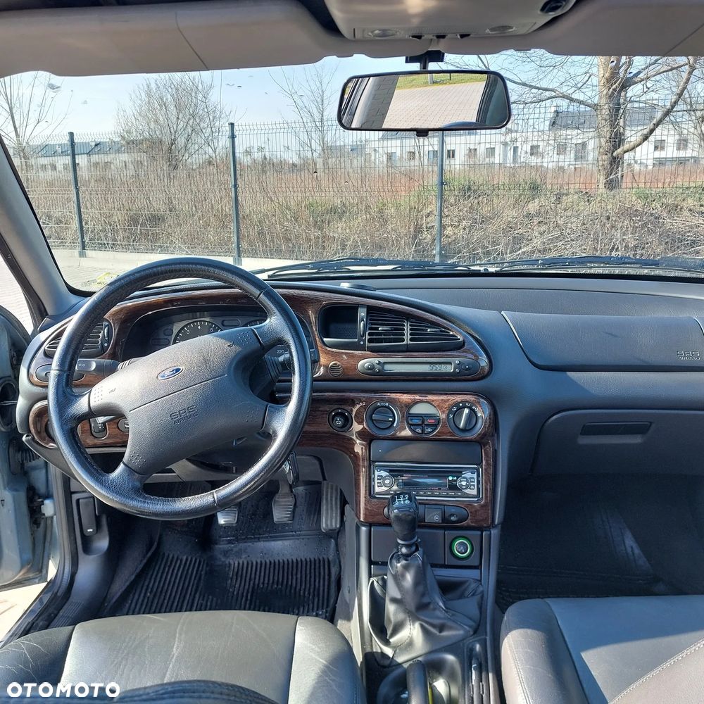 Ford Mondeo 2.5 Ghia - 2