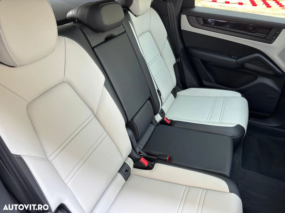 Porsche Cayenne Coupe E-Hybrid Tiptronic S Black Edition - 28