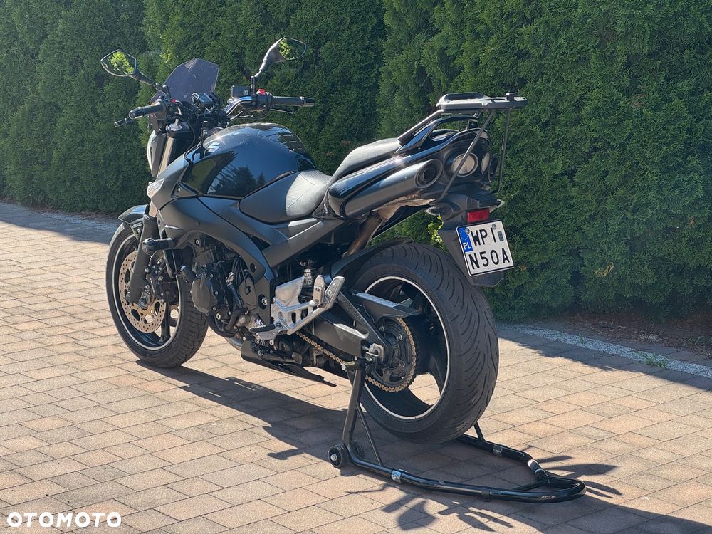 Suzuki GSR - 3