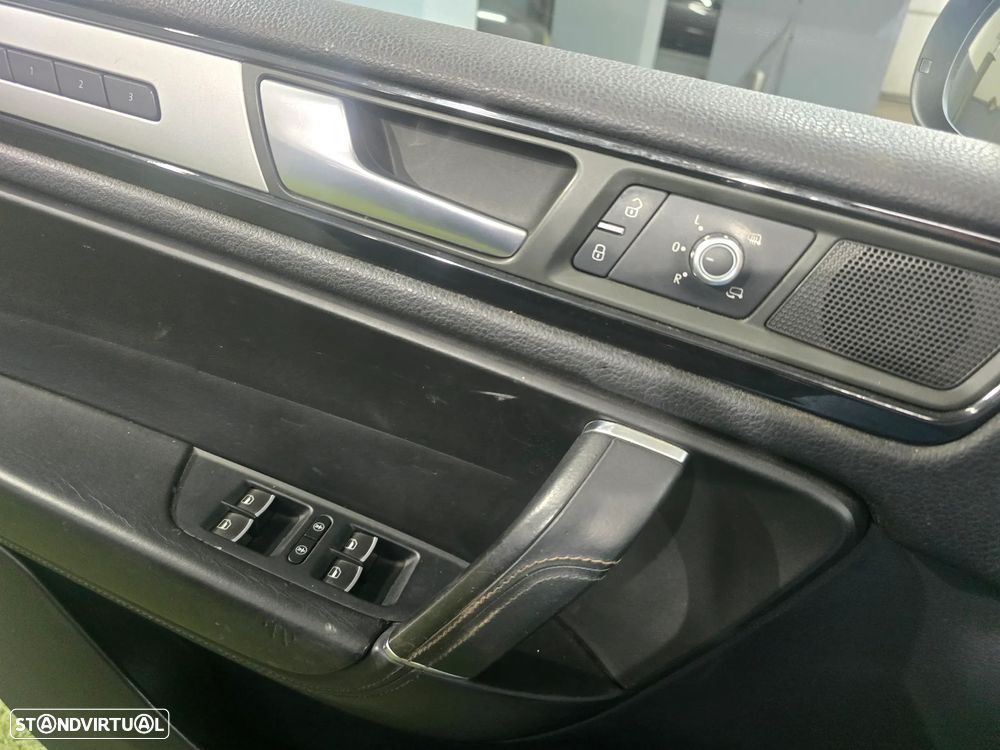 VW Touareg 3.0 V6 TDI Blue Motion DPF Auto Exclusive - 19