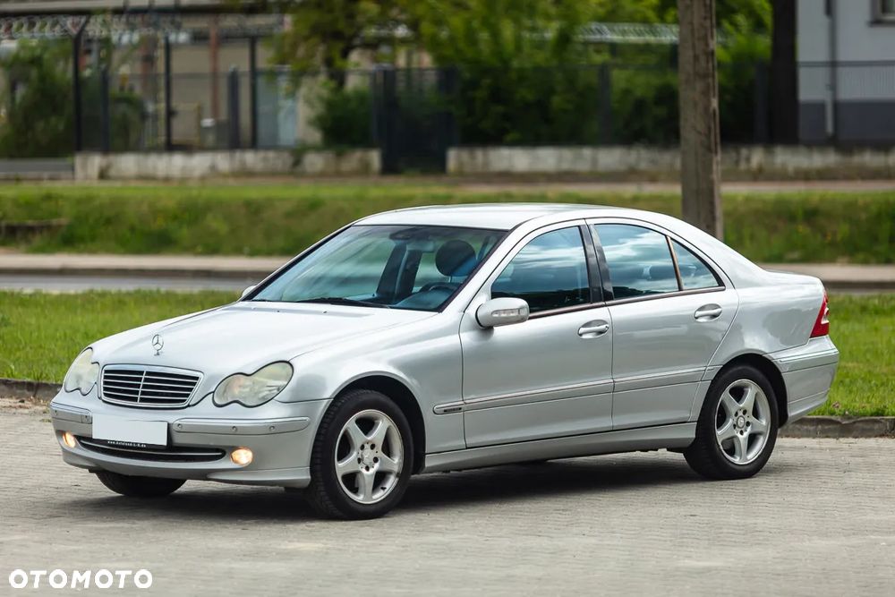 Mercedes-Benz Klasa C 240 Avantgarde Sport Edition - 4