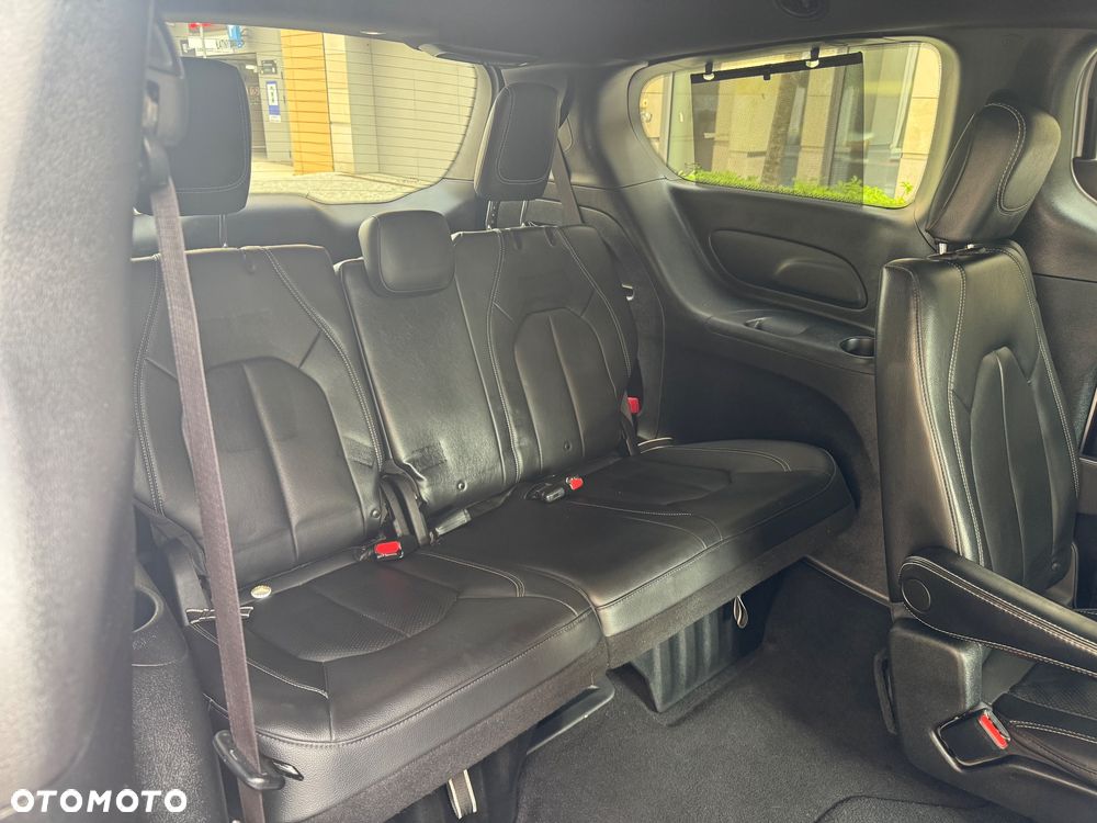 Chrysler Pacifica - 19