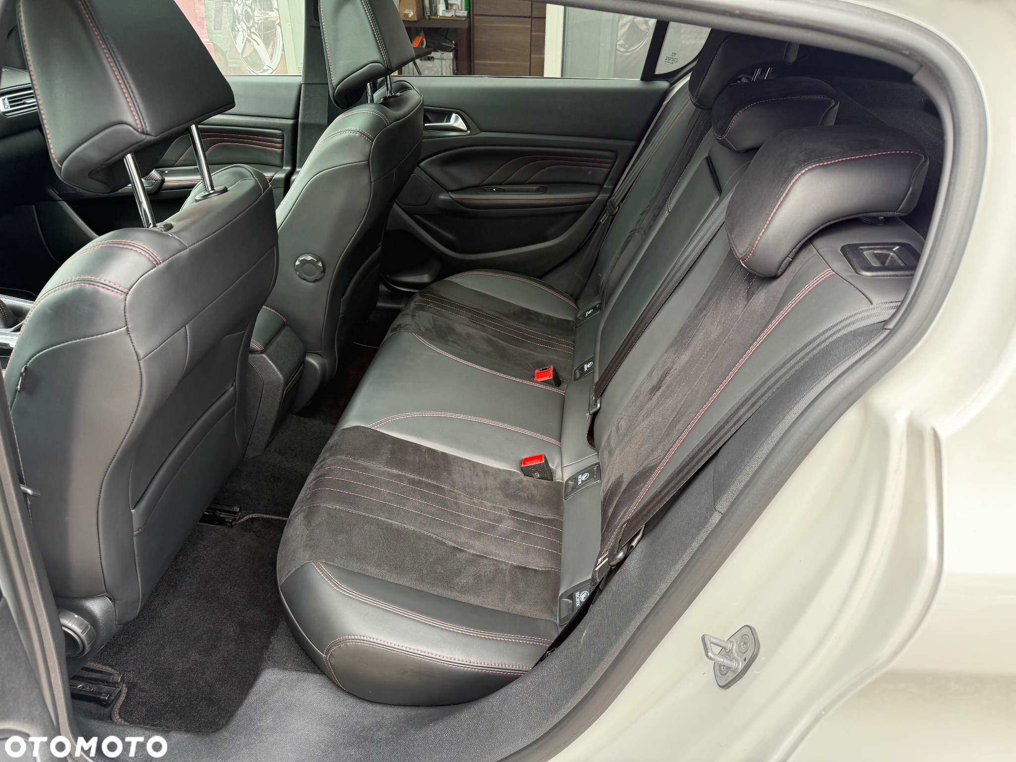 Peugeot 308 1.6 e-THP GT S&S - 26