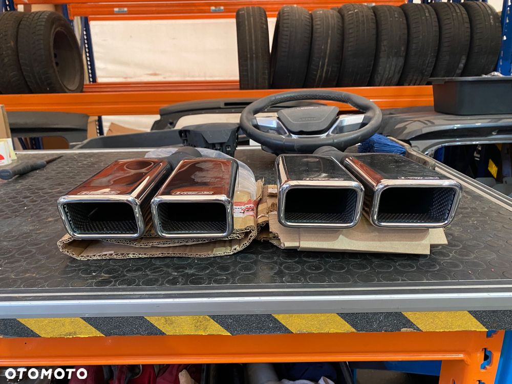 Buzzer PODWÓJNA KOŃCÓWKA WYDECHU RURY WYDECHOWEJ PROSTOKĄTNA 2 x PODWÓJNE KOŃCÓWKI  WYDECHU  PROSTOKĄTNE FIRMY BUZZER prostokąt długa długie z kwasówki blachy nierdzewnej Kwasówka blacha nierdzewna bus do busa Renault Trafic Mercedes vito Volkswagen vw t5 ford custom transit Toyota proace - 7